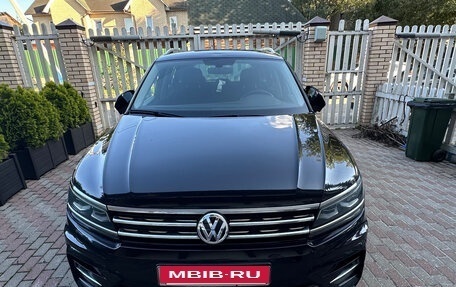 Volkswagen Tiguan II, 2018 год, 2 100 000 рублей, 14 фотография