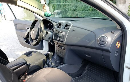 Renault Logan II, 2016 год, 660 000 рублей, 15 фотография