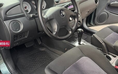 Mitsubishi Outlander III рестайлинг 3, 2005 год, 800 000 рублей, 8 фотография