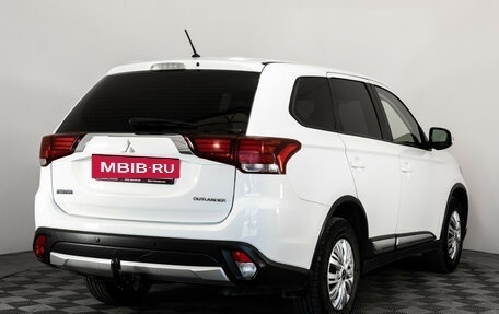 Mitsubishi Outlander III рестайлинг 3, 2015 год, 1 369 000 рублей, 5 фотография
