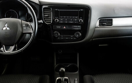 Mitsubishi Outlander III рестайлинг 3, 2015 год, 1 369 000 рублей, 12 фотография