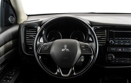 Mitsubishi Outlander III рестайлинг 3, 2015 год, 1 369 000 рублей, 11 фотография