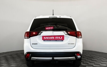 Mitsubishi Outlander III рестайлинг 3, 2015 год, 1 369 000 рублей, 6 фотография