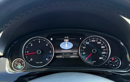 Volkswagen Touareg III, 2011 год, 2 100 000 рублей, 11 фотография