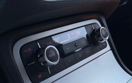 Volkswagen Touareg III, 2011 год, 2 100 000 рублей, 16 фотография