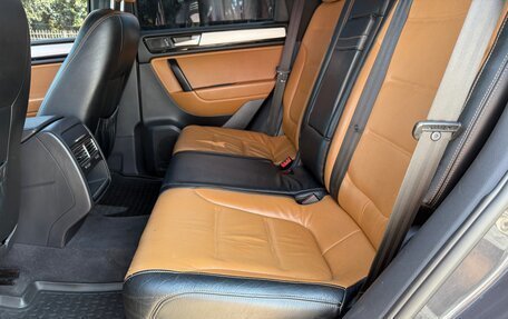 Volkswagen Touareg III, 2011 год, 2 100 000 рублей, 20 фотография