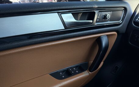 Volkswagen Touareg III, 2011 год, 2 100 000 рублей, 17 фотография