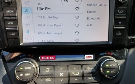 Toyota RAV4, 2018 год, 3 300 000 рублей, 13 фотография