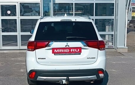 Mitsubishi Outlander III рестайлинг 3, 2018 год, 1 595 000 рублей, 5 фотография