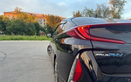 Toyota Prius IV XW50, 2017 год, 1 750 000 рублей, 10 фотография
