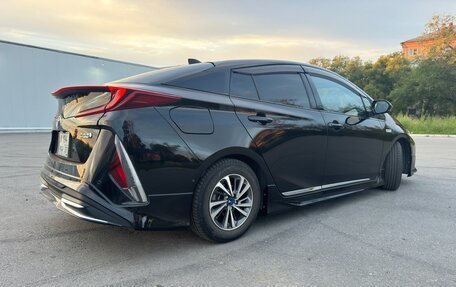 Toyota Prius IV XW50, 2017 год, 1 750 000 рублей, 8 фотография