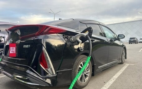 Toyota Prius IV XW50, 2017 год, 1 750 000 рублей, 3 фотография