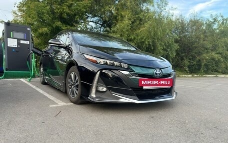Toyota Prius IV XW50, 2017 год, 1 750 000 рублей, 2 фотография