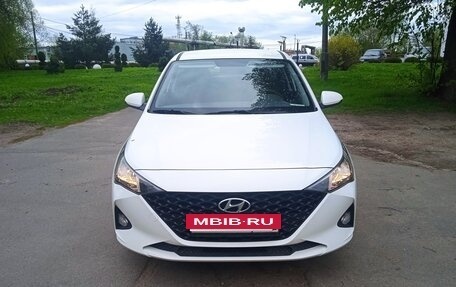 Hyundai Solaris II рестайлинг, 2021 год, 1 700 000 рублей, 2 фотография