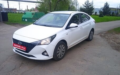Hyundai Solaris II рестайлинг, 2021 год, 1 700 000 рублей, 3 фотография