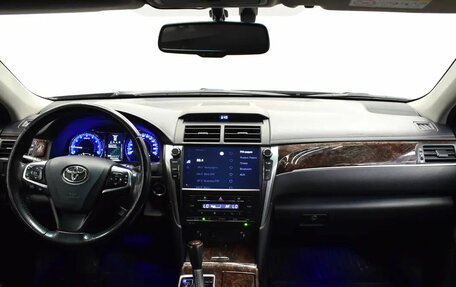 Toyota Camry, 2017 год, 2 340 000 рублей, 5 фотография