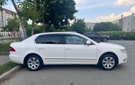 Skoda Superb III рестайлинг, 2013 год, 880 000 рублей, 2 фотография