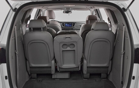 KIA Carnival III, 2017 год, 2 521 000 рублей, 21 фотография