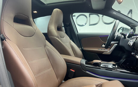 Mercedes-Benz A-Класс, 2018 год, 3 250 000 рублей, 14 фотография
