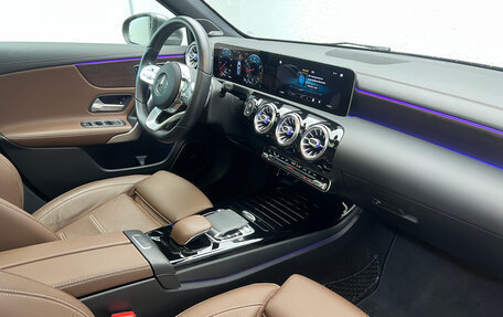 Mercedes-Benz A-Класс, 2018 год, 3 250 000 рублей, 13 фотография