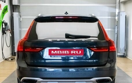 Volvo V90 Cross Country I рестайлинг, 2018 год, 2 875 000 рублей, 5 фотография