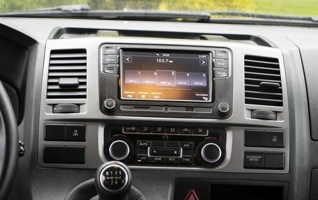 Volkswagen Caravelle T5, 2014 год, 1 425 000 рублей, 15 фотография