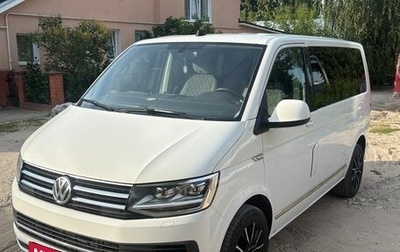 Volkswagen Caravelle T6 рестайлинг, 2018 год, 3 100 000 рублей, 1 фотография