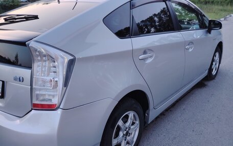 Toyota Prius, 2011 год, 1 050 000 рублей, 4 фотография