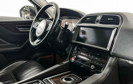 Jaguar F-Pace, 2016 год, 2 197 000 рублей, 9 фотография