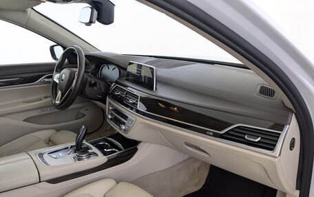 BMW 7 серия, 2016 год, 2 990 000 рублей, 11 фотография