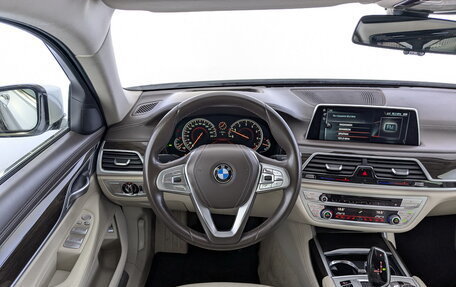 BMW 7 серия, 2016 год, 2 990 000 рублей, 22 фотография