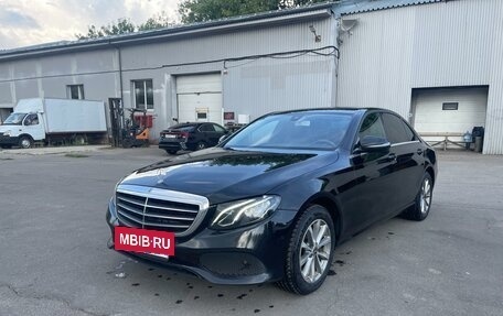 Mercedes-Benz E-Класс, 2019 год, 2 000 000 рублей, 5 фотография