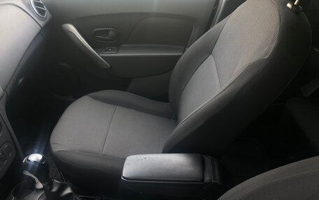 Renault Logan II, 2016 год, 850 000 рублей, 14 фотография