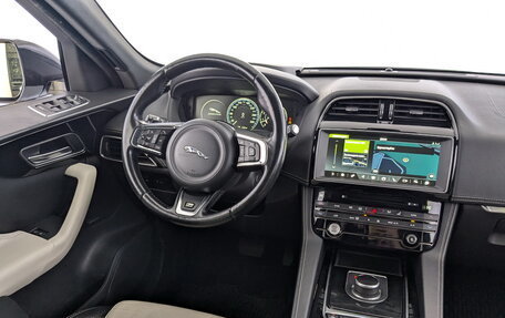 Jaguar F-Pace, 2016 год, 2 950 000 рублей, 26 фотография
