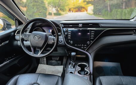 Toyota Camry, 2018 год, 2 650 000 рублей, 11 фотография