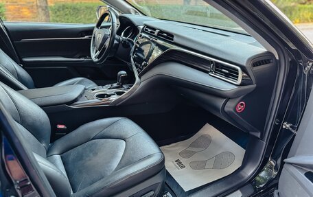 Toyota Camry, 2018 год, 2 650 000 рублей, 9 фотография