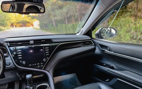 Toyota Camry, 2018 год, 2 650 000 рублей, 12 фотография