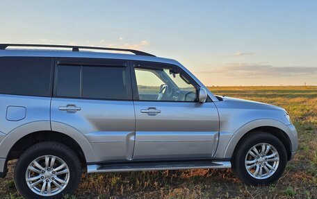Mitsubishi Pajero IV, 2015 год, 2 490 000 рублей, 2 фотография