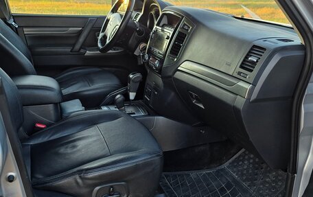 Mitsubishi Pajero IV, 2015 год, 2 490 000 рублей, 14 фотография