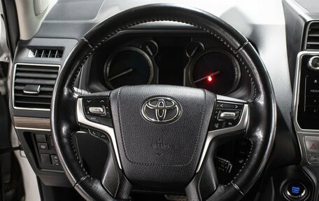 Toyota Land Cruiser Prado 150 рестайлинг 2, 2020 год, 4 998 000 рублей, 17 фотография
