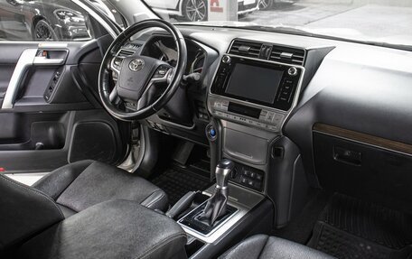 Toyota Land Cruiser Prado 150 рестайлинг 2, 2020 год, 4 998 000 рублей, 11 фотография