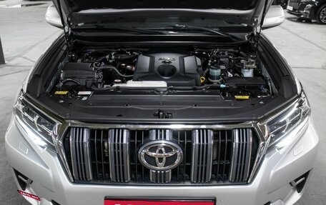 Toyota Land Cruiser Prado 150 рестайлинг 2, 2020 год, 4 998 000 рублей, 9 фотография
