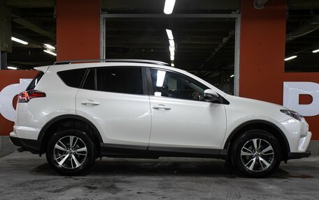 Toyota RAV4, 2017 год, 2 149 000 рублей, 4 фотография