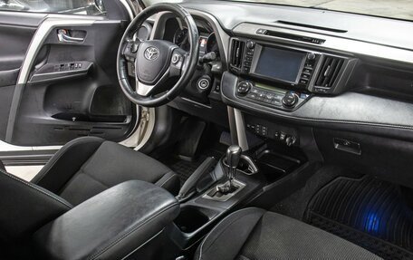 Toyota RAV4, 2017 год, 2 149 000 рублей, 11 фотография