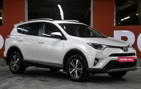 Toyota RAV4, 2017 год, 2 149 000 рублей, 3 фотография