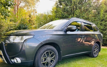 Mitsubishi Outlander III рестайлинг 3, 2013 год, 1 400 000 рублей, 1 фотография
