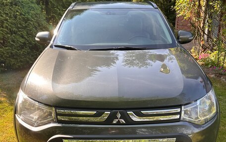 Mitsubishi Outlander III рестайлинг 3, 2013 год, 1 400 000 рублей, 4 фотография