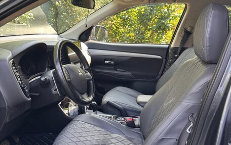 Mitsubishi Outlander III рестайлинг 3, 2013 год, 1 400 000 рублей, 9 фотография