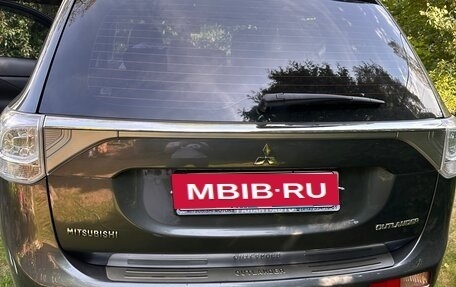 Mitsubishi Outlander III рестайлинг 3, 2013 год, 1 400 000 рублей, 8 фотография