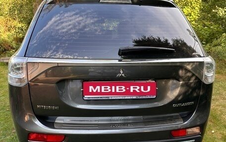 Mitsubishi Outlander III рестайлинг 3, 2013 год, 1 400 000 рублей, 12 фотография